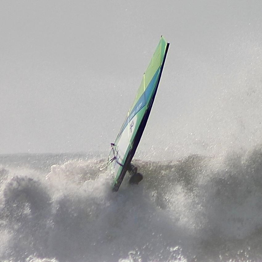 Reptile Reverse windsurf mast. One Mast with two curves. ReptileSports